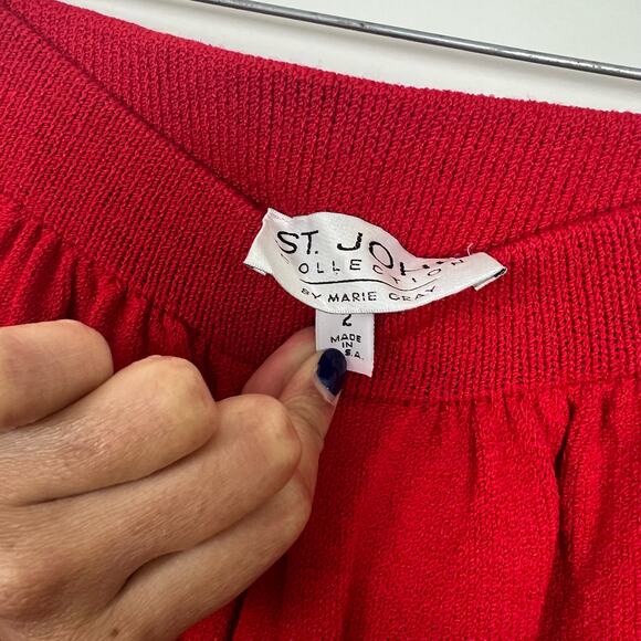 ST. JOHN COLLECTION by Marie Gray Red Knit Shorts - Picture 3 of 7